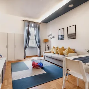  Apartment Athena's